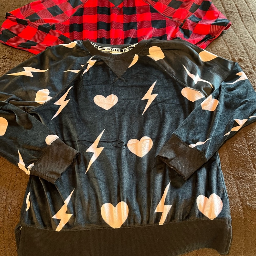 2 long sleeve soft shirts